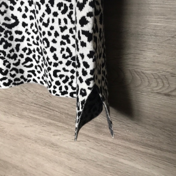 NWT-Soft! Cynthia Rowley Curve Sweater, 1X - Picture 6 of 6